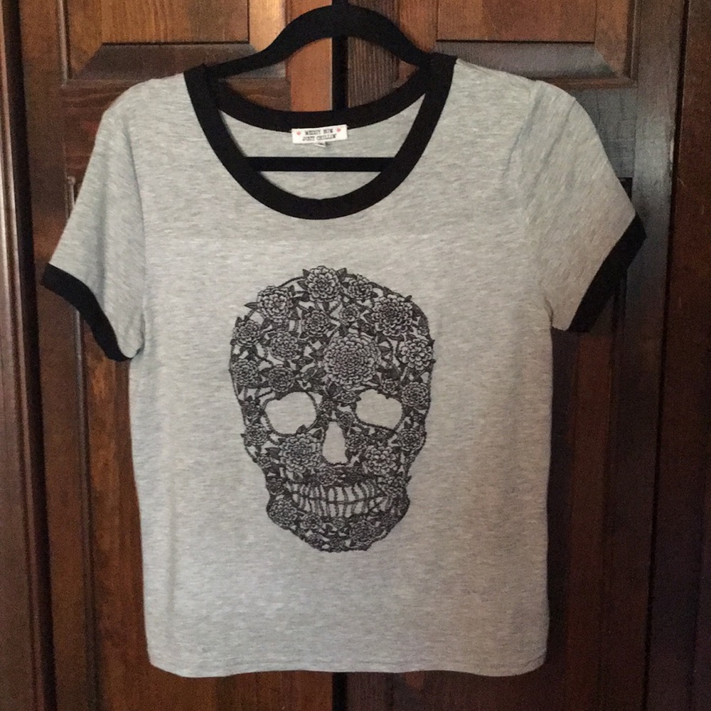 Fabulous t-sHIRT!  Size medium perfect condition!